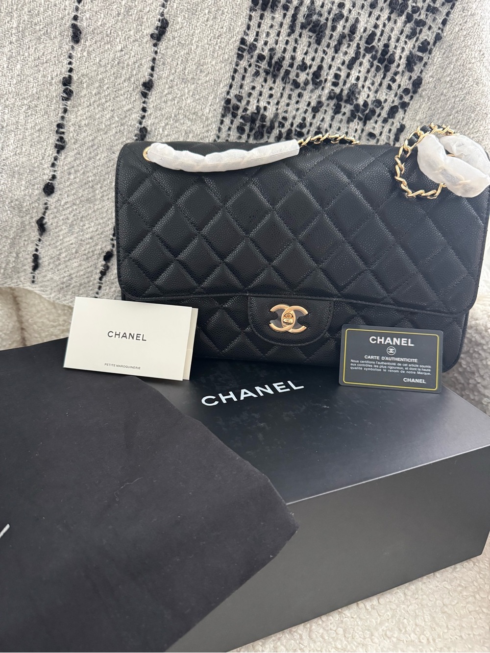 ✨CHANEL CLASSIC FLAP BAG ✨ - Picture 2 of 15